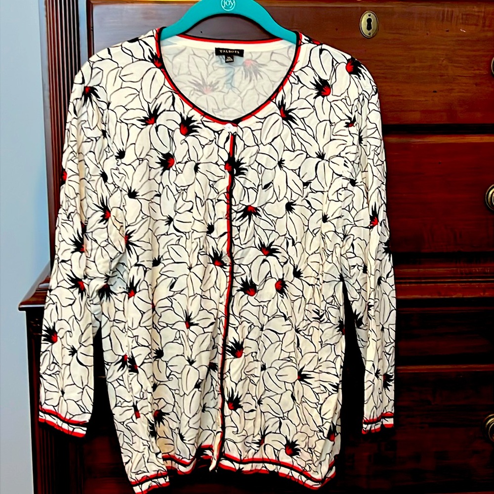 Talbots red and black floral cardigan on cream background. Sz. XL. 3/4 sleeves.